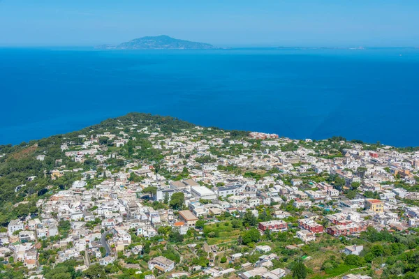 İtalya 'nın Capri adasındaki Anacapri kasabasının hava manzarası.