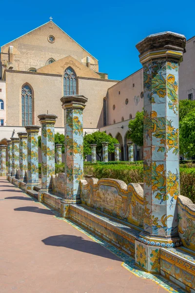 Színes Oszlopok Nápolyi Santa Chiara Kolostorban Olaszországban — Stock Fotó