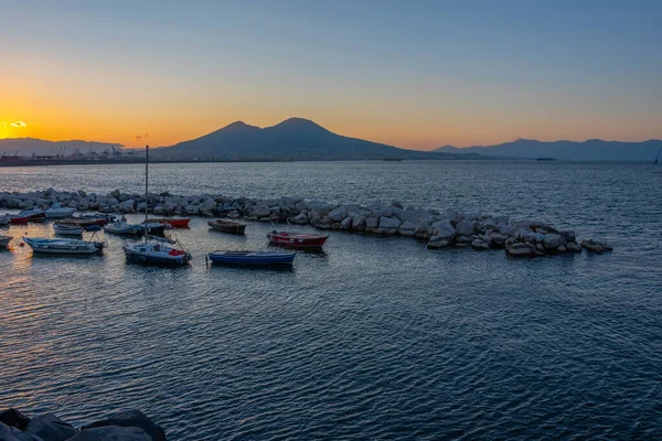 Vesuv Pozorovaný Přístavem Neapoli Itálie — Stock fotografie