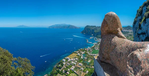 Estatua Spfinx Con Vistas Isla Capri Italia — Foto de Stock