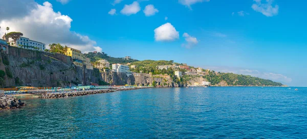 Widok Morze Włoskiego Miasta Sorrento Włochy — Zdjęcie stockowe