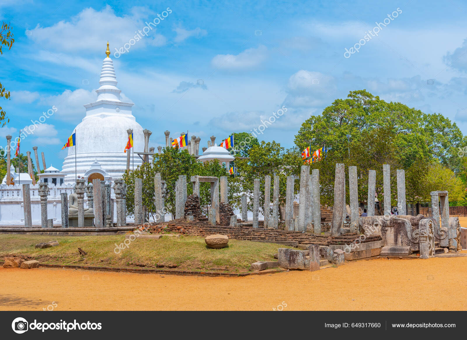 Thuparamaya Dagaba Anuradhapura Sri Lanka — Stock Photo © Dudlajzov  #649317660, image size:1600x1168