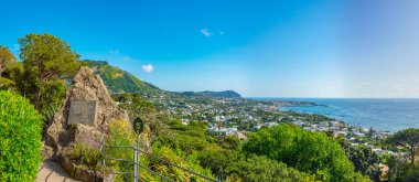 İtalyan şehri manzarası Ischia Adası 'ndaki Forio.