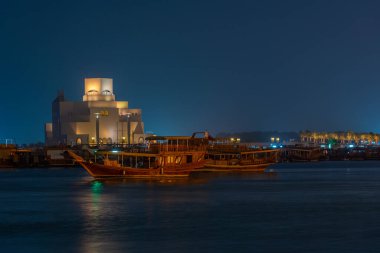 Katar, Doha 'daki İslam Sanatları Müzesi' nin gece görüşü.