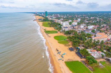 Sri Lanka 'daki Negombo plajının havadan görüntüsü.