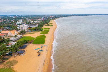 Sri Lanka 'daki Negombo plajının havadan görüntüsü.