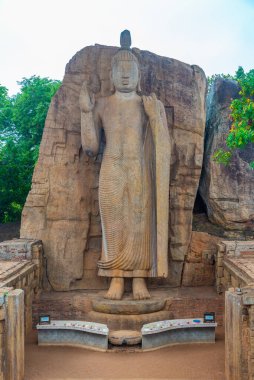 Sri Lanka 'da Aukana Buddha heykeli.