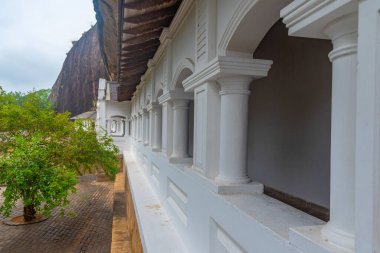 Sri Lanka 'daki Dambulla Mağara Tapınağı Kompleksi Koridoru.