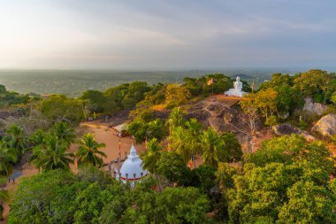 Sri Lanka 'daki Mihintale Budist sitesi.