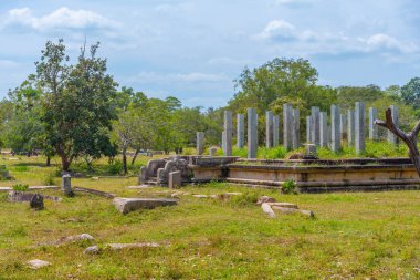 Sri Lanka 'daki Anuradhapura' daki kraliyet sarayının kalıntıları..