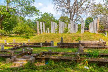 Sri Lanka 'daki Anuradhapura' daki kraliyet sarayının kalıntıları..