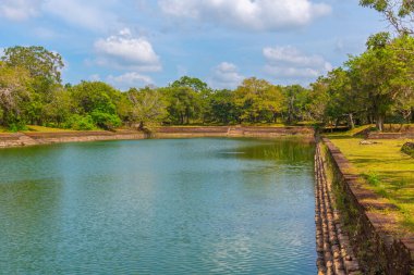 Anuradhapura, Sri Lanka 'da büyük bir sarnıç.