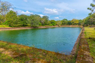 Anuradhapura, Sri Lanka 'da büyük bir sarnıç.