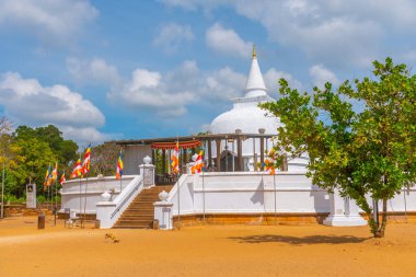 Anuradhapura, Sri lanka'da Lankarama stupa.