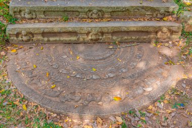 Anuradhapura 'da ay taşı Sri Lanka' da kültürel manzara.