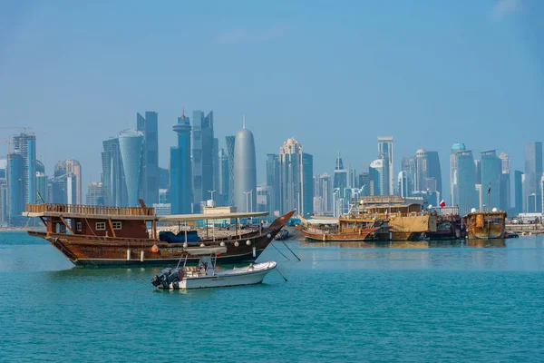 Παραδοσιακά Dhows Ορίζοντα Της Ντόχα Στο Κατάρ — Φωτογραφία Αρχείου