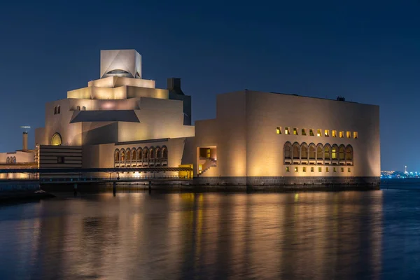 Νυχτερινή Άποψη Του Μουσείου Ισλαμικής Τέχνης Στη Ντόχα Του Κατάρ — Φωτογραφία Αρχείου