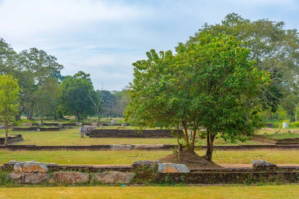 Sri Lanka 'daki Anuradhapura kalıntıları.