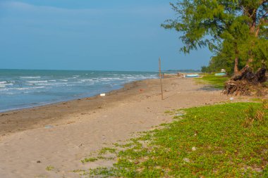 Jaffna, Sri Lanka yakınlarındaki Casuarina sahilinde gün batımı.