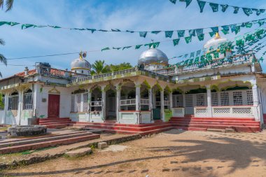 Sri Lanka 'daki Velanai Adası' ndaki Chaddy Sahili yakınlarındaki Mankumban Mescidi.