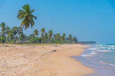 Sri Lanka 'daki Nilaveli plajında güneşli bir gün..