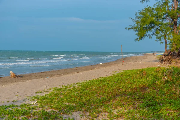 Jaffna, Sri Lanka yakınlarındaki Casuarina sahilinde gün batımı.