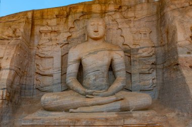 Polonnaruwa, Sri Lanka 'daki Gal Vihara tapınağında Buda heykeli.