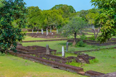 Polonnaruwa, Sri Lanka 'daki Antik Bhikku Hastanesi.