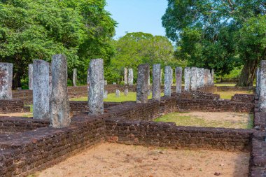 Polonnaruwa, Sri Lanka 'daki Antik Bhikku Hastanesi.