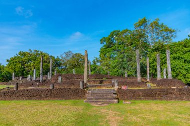 Polonnaruwa kalıntıları dörtgeninde, Sri Lanka 'da uzanan bir resim evi..