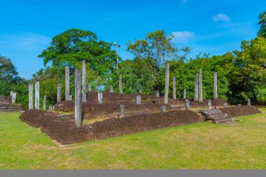 Polonnaruwa kalıntıları dörtgeninde, Sri Lanka 'da uzanan bir resim evi..