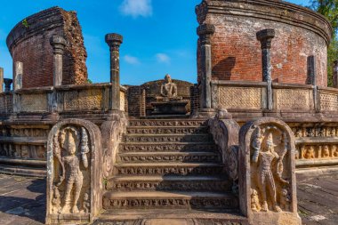 Polonnaruwa harabelerinde vatadaj kalıntıları, Sri Lanka.