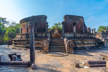 Polonnaruwa harabelerinde vatadaj kalıntıları, Sri Lanka.