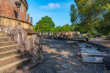 Polonnaruwa harabelerinde vatadaj kalıntıları, Sri Lanka.