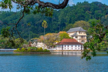 Kandy, Sri Lanka 'daki Kutsal Diş Kalıntısı Tapınağı.