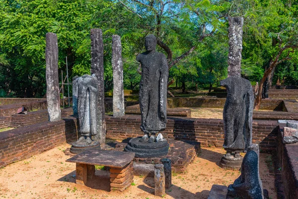 Sri Lanka 'daki Polonnaruwa' da Menik Vihara.