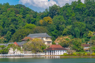 Kandy, Sri Lanka 'daki Kutsal Diş Kalıntısı Tapınağı.