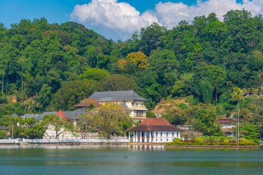 Kandy, Sri Lanka 'daki Kutsal Diş Kalıntısı Tapınağı.