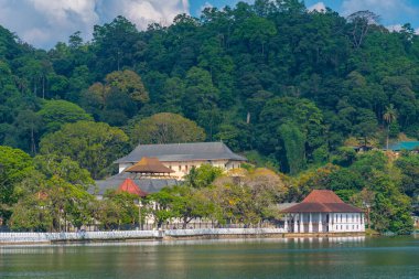 Kandy, Sri Lanka 'daki Kutsal Diş Kalıntısı Tapınağı.