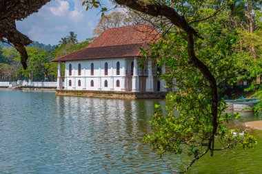 Kandy, Sri Lanka 'daki Kutsal Diş Kalıntısı Tapınağı.