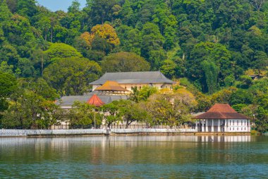 Kandy, Sri Lanka 'daki Kutsal Diş Kalıntısı Tapınağı.