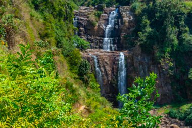 Ramboda Nuwara Eliya, Sri Lanka yakınlarında düşüyor..