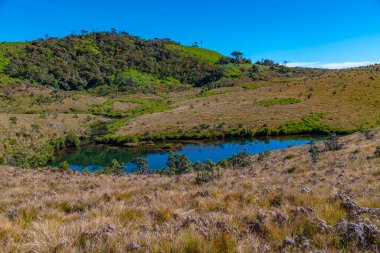 Sri Lanka 'daki Horton Plains Ulusal Parkı' ndaki baca göleti..