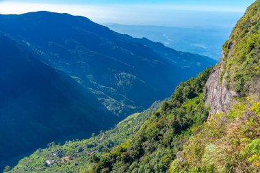 Sri Lanka 'daki Horton Plains Ulusal Parkı' nda dünyanın sonu..
