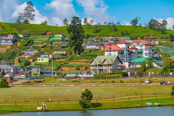 stock image Nuwara Eliya town viewed behind lake Gregory, Sri Lanka.