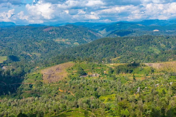 Холмистый Ландшафт Шри Ланки Усеянный Деревнями Чайными Плантациями Возле Хапутале — стоковое фото
