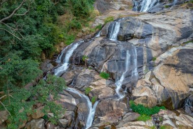 Ella, Sri Lanka yakınlarında Ravana şelalesi.