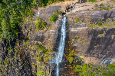 Diyaluma Ella, Sri Lanka yakınlarına düştü.