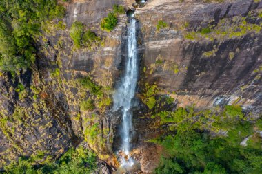 Diyaluma Ella, Sri Lanka yakınlarına düştü.