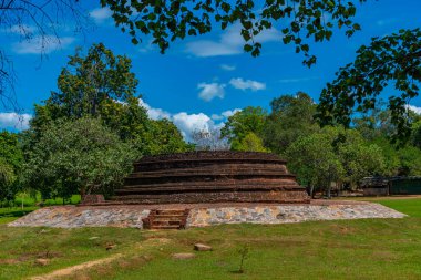 Sri Lanka 'daki Budurwagala antik sitesinde Brick stupa.